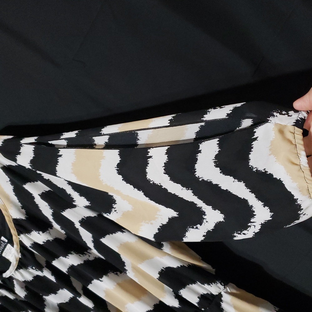 Vintage Wet Seal Chevron Print Dress In Black, White, & Beige. Size: 2X - Picture 5 of 7